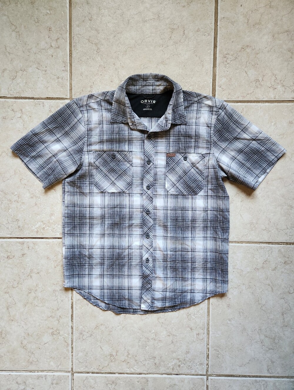 Orvis Woven Plaid Tech Shirt Mens M Gray Short Sleeve UPF Fishing Button Up